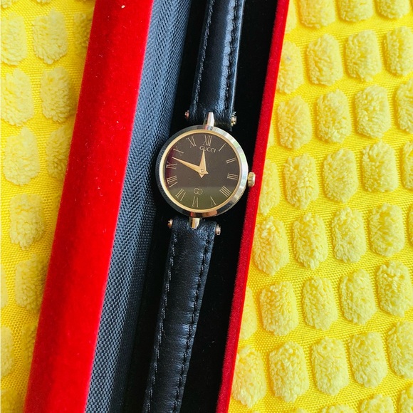 Authentic GUCCI watch ❤️ SO CUTE💖 - Picture 8 of 13